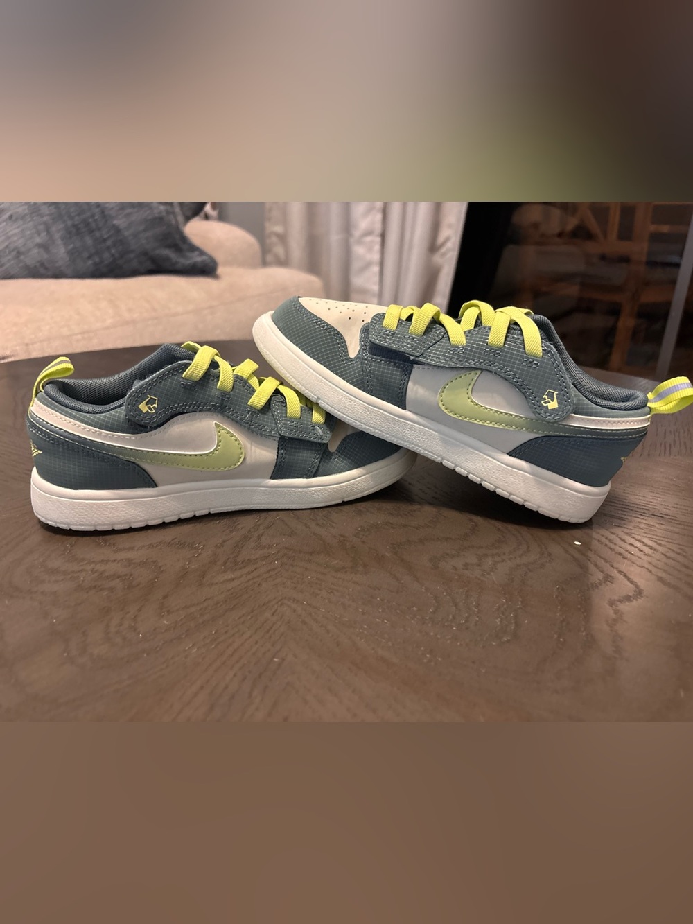 Air Jordan 1 Low SE Kids Size 3
